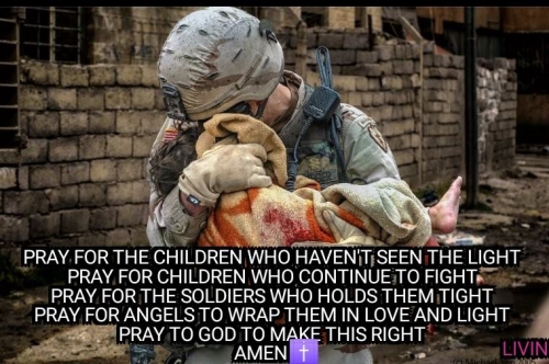 soldat libérant un enfant.jpg